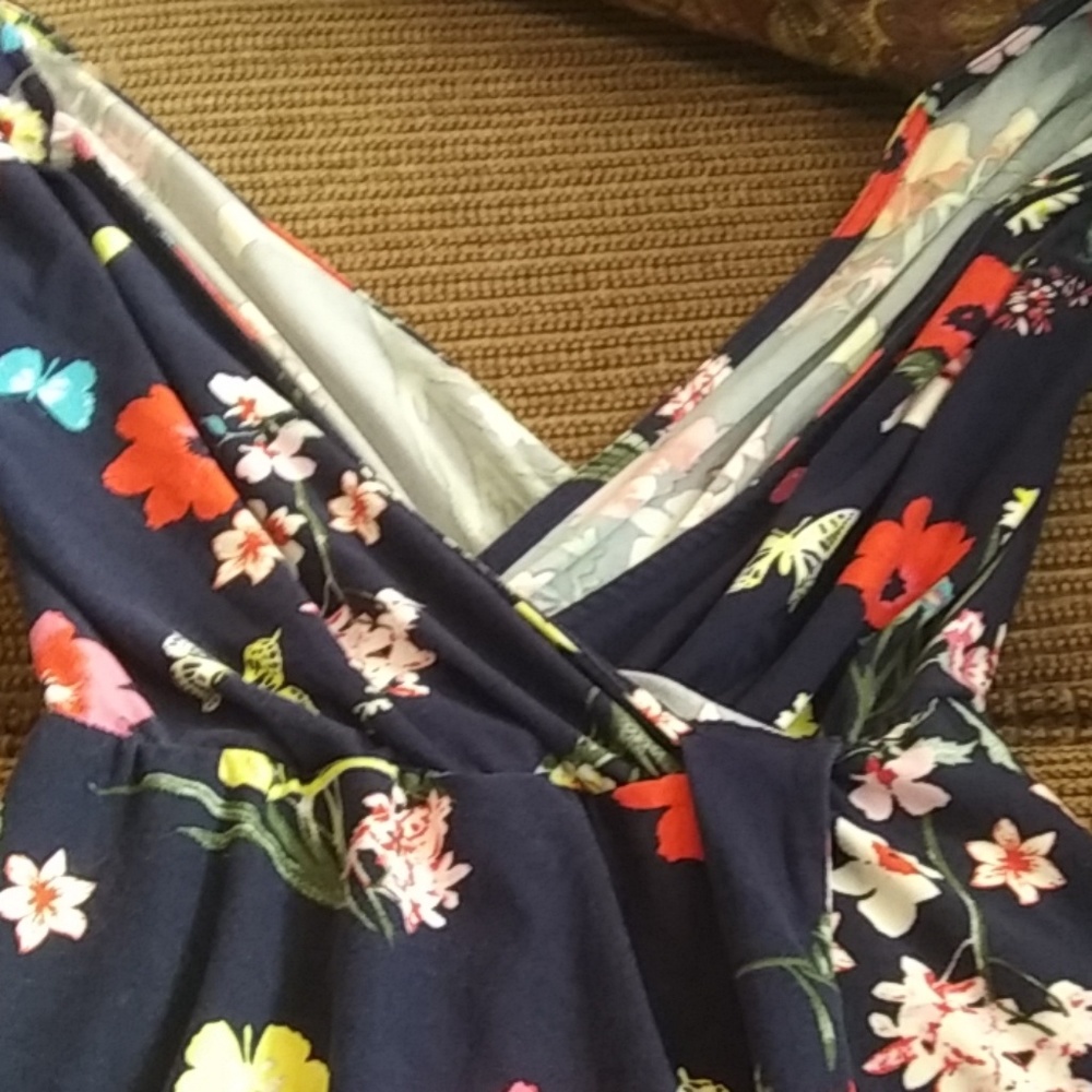 Dress - Picture 2 of 4